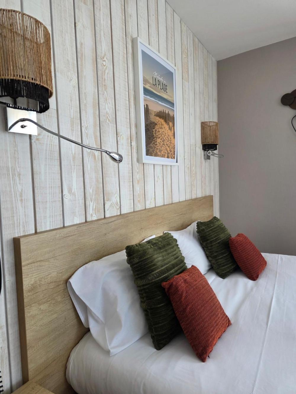 Brit Hotel Des Halles Конкарно Екстер'єр фото